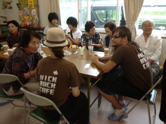 http://www.kickbackcafe.jp/support2/report/%E5%86%99%E7%9C%9F%2810%29.JPG